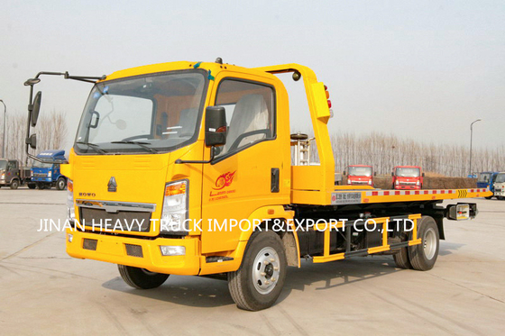 SINOTRUK HOWO 4 * 2 6 Wheels Flatbed Wrecker Truck Light Duty