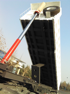 نصف مقطورات Sinotruk Three Axle Front 50 طن شديدة التحمل لنقل الرمال
