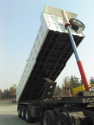 نصف مقطورات Sinotruk Three Axle Front 50 طن شديدة التحمل لنقل الرمال