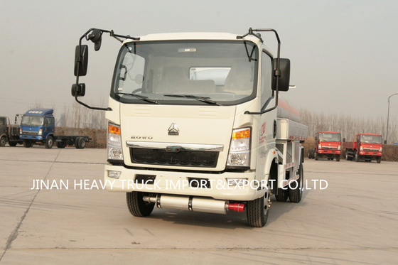 Sinotruk Howo 4x2 RHD LHD Oil Tank Truck 5000 لتر 5m3 3 طن