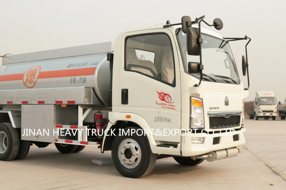Sinotruk Howo 4x2 RHD LHD Oil Tank Truck 5000 لتر 5m3 3 طن