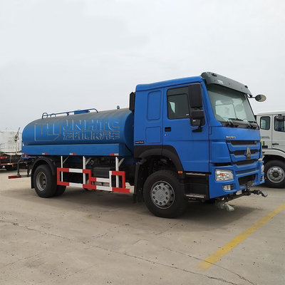 HOWO Euro2 4 4x2 6 عجلات 12000 لتر 12 متر مكعب خزان المياه شاحنة رش