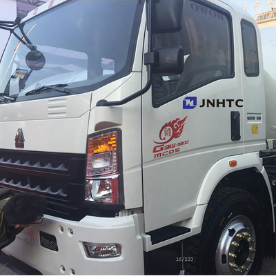 HOWO Light Duty شاحنة خلاطة أسمنت ذاتية التحميل 4x2 3cbm 5M3