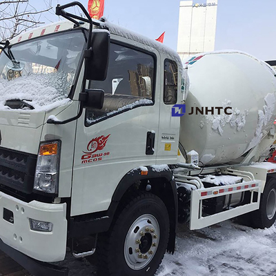 HOWO Light Duty شاحنة خلاطة أسمنت ذاتية التحميل 4x2 3cbm 5M3