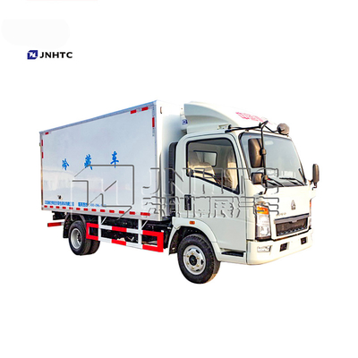 Howo 6 Wheeler Light مبردة صندوق شاحنة 3T 5 طن