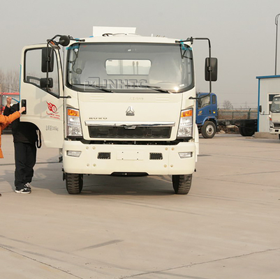 HOWO 4x2 Euro4 Euro2 Light Duty شاحنة تجارية للمطبخ نفايات خزانة الطعام