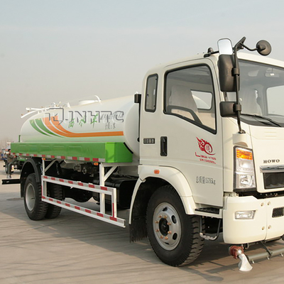 SINOTRUK HOWO شاحنة صهريج مياه خفيفة 4x2 مع رشاش أمامي 14 متر