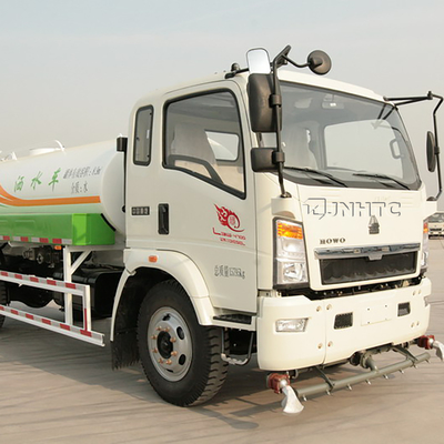 SINOTRUK HOWO شاحنة صهريج مياه خفيفة 4x2 مع رشاش أمامي 14 متر