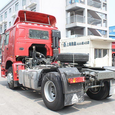 Sinotruk Howo 400L Tanker Diesel Tractor Truck 4x2 102km / h