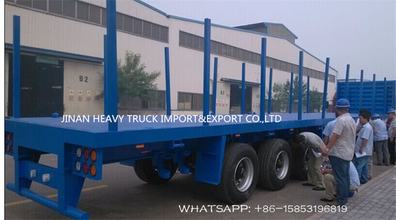 SINOTRUK 3 Axle Flatbed Trailer Log الخشب سرير مسطح مقطورة مع عمود تستقيم