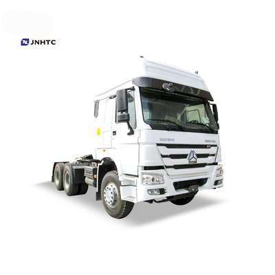 Sinotruk HOWO Tractor Head 6x4 RHD Tractor Trailer Trucks في تنزانيا