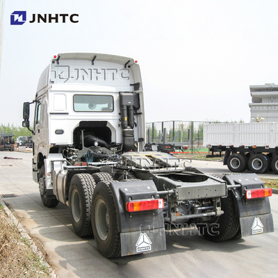 Sinotruk HOWO Tractor Head 6x4 RHD Tractor Trailer Trucks في تنزانيا