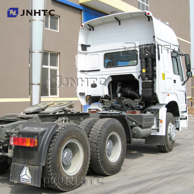 Sinotruk HOWO Tractor Head 6x4 RHD Tractor Trailer Trucks في تنزانيا