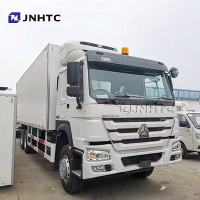 Sinotruk HOWO Euro2 6x4 مبردة تسليم فان المشروبات المشروبات