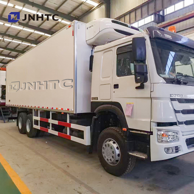 Sinotruk HOWO Euro2 6x4 مبردة تسليم فان المشروبات المشروبات