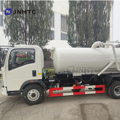 ساينو تراك HOWO 4X2 شاحنة شفط مياه الصرف الصحي Euro 3 Rhd LHD 5000 لتر