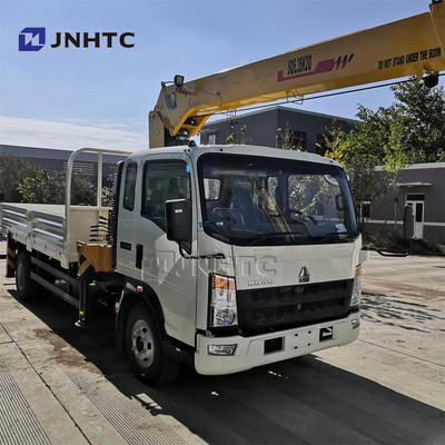 SINOTRUK HOWO 4X2 شاحنات تجارية خفيفة الوزن مع شاحنة CRANE RHD 10 Ton
