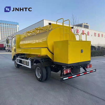 Sinotruk Howo 3000L 5000L التزود بالوقود شاحنة صهريج وقود 4x2 Light Duty