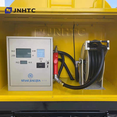 Sinotruk Howo 3000L 5000L التزود بالوقود شاحنة صهريج وقود 4x2 Light Duty