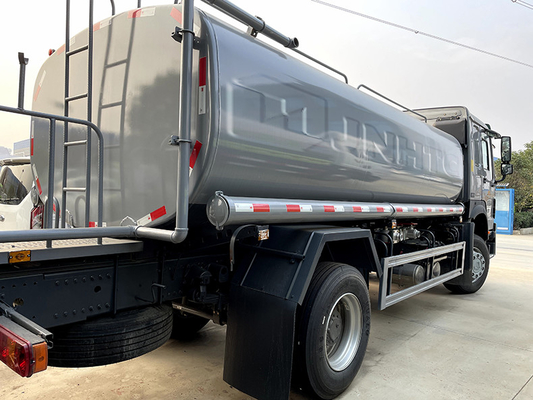 Sinotruk Howo 6 Wheeler 4 * 2 Fuel Tanker Truck Howo Oil Tanker 10000L