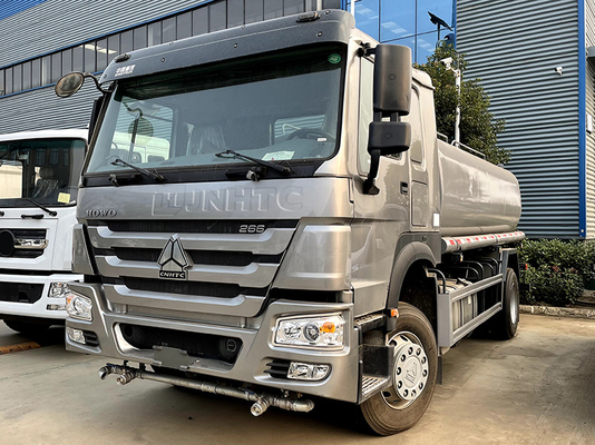Sinotruk Howo 6 Wheeler 4 * 2 Fuel Tanker Truck Howo Oil Tanker 10000L