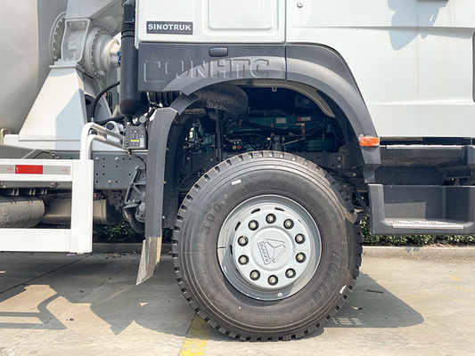 10 عجلات شاحنة خلط الخرسانة Sinotruk HOWO 9m3