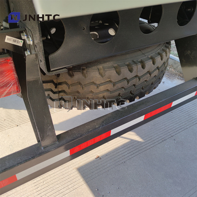 SINOTRUK HOWO Military Truck 4X4 6X6 8X8 نقل الجندي مع مقاعد